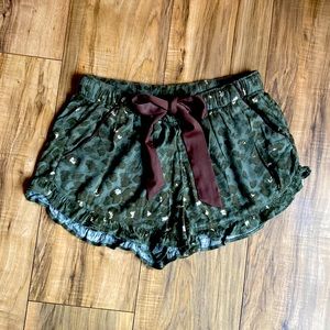 Leopard & camouflage flow shorts